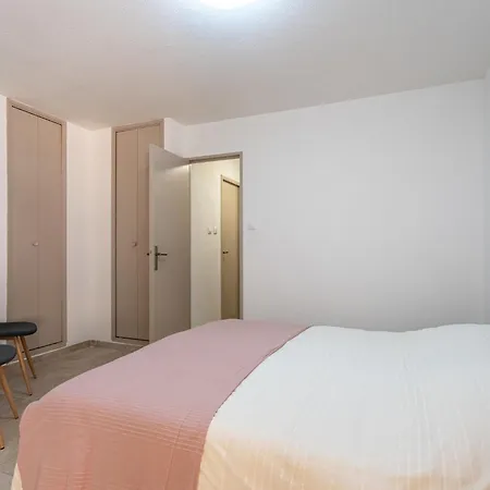 Les Regates-5 By Interhome הייר