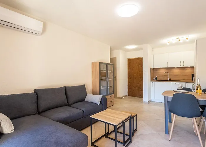 Les Regates-5 By Interhome Апартаменти Єр